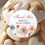 Sticker Rond Fête des mariées Fleur sauvage Pastel Pink Boho<br><div class="desc">Pour plus de personnalisation,  cliquez sur "Personnaliser ce modèle",  puis sur "Modifier à l'aide de l'outil de conception". Élégant éditable facile à utiliser modèles mariage,  plus d'articles disponibles dans le magasin (invitations,  rsvp,  cartes de remerciements,  papeterie & décoration). Si vous avez besoin d'aide ou d'articles correspondants,  veuillez me contacter.</div>