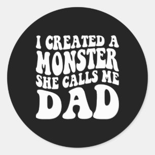 Sticker Rond Fête des pères J'Ai Créé Un Monstre Qu'Elle M'Appe