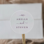 Sticker Rond Feuille minimale | Eggplant Mariage Enveloppe scea<br><div class="desc">Ces enveloppes de mariage d'aubergines foliaires minimales sont parfaites pour un mariage de saumons. Le design se compose d'une simple silhouette de feuilles de verdure,  dans une couleur violet foncé romantique avec un style bohème minimaliste de jardin. Personnalisez le étiquette avec les noms du couple.</div>