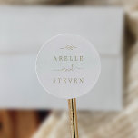 Sticker Rond Feuille minimale | Phoques d'enveloppe Mariage or<br><div class="desc">Ces enveloppes de mariage en or feuille minimes sont parfaites pour un mariage élégant. Le design se compose d'une silhouette de verdure simple en feuille d'or à l'allure minimaliste classique. Personnalisez le étiquette avec les noms de la mariée et du marié.</div>