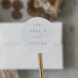 Sticker Rond Feuille minimale | Phoques d'enveloppes de Mariage<br><div class="desc">Ces enveloppes de mariage pourpre et poussiéreuses en feuille minimes sont parfaites pour un mariage élégant. Le design se compose d'une simple silhouette de verdure en lavande claire violette au style minimaliste classique. Personnalisez le étiquette avec les noms du couple.</div>