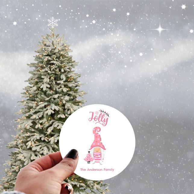 Sticker Rond Fille de Noël rose lutin au chapeau de vigneron jo (Pink Christmas Girl Gnome With Winer Hat Jolly Classic Round Sticker - Personalized Festive Greeting)
