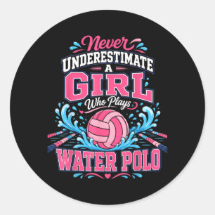 Sticker Rond Fille de water-polo sous-estime une fille qui joue