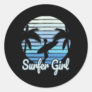 Sticker Rond Fille surfeuse femmes filles surfent océan surfant