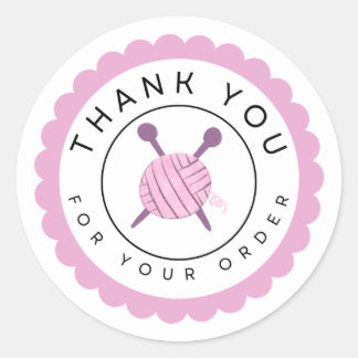 Sticker Rond Fils roses et aiguilles à tricoter Merci 
