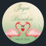 Sticker Rond Flamant rose Coeur Embrasse Mariage Faveur | jade<br><div class="desc">Ce joli autocollant comporte 2 flamants baisants au coeur rouge minuscule, rehaussés de frondes de palme. Plusieurs produits assortis sont disponibles. POUR VOIR LA COLLECTION ENTIÈRE, VISITEZ LE SITE : glamprettyweddings.com. Ces autocollants sont en 4 couleurs : bleu menthe, jade, rose et pêche. Utilisez le bouton "Customiser" pour personnaliser avec...</div>