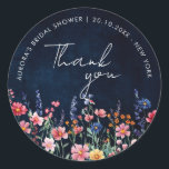 Sticker Rond Fleur sauvage Rustic Country Bridal douche merci<br><div class="desc">Célébrez votre amour avec cette douche nuptiale vibrante merci avec un design fleur sauvage aquarelle dans les tons rose, violet et vert. Parfait pour les mariages de jardin, de printemps ou de style rustique, cet invitation d'inspiration nature allie délicats accents floraux à une typographie élégante, créant une touche fantaisiste et...</div>