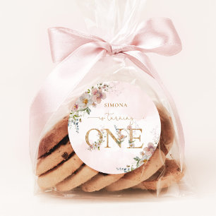 Sticker Rond Fleur sauvage sauvage Une fille floral rose