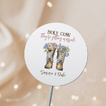 Sticker Rond Fleurs de l'Ouest et du Pays Bottes Mariage rustiq<br><div class="desc">Autocollant rond Mariage classique rustique à fleurs de l'Ouest et du Pays</div>