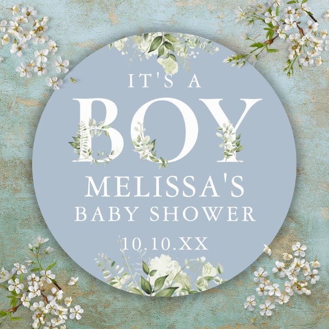 Sticker Rond Fleurs de verdure bleu poussiéreux C'est un garçon (Dusty Blue Greenery Floral Its A Boy Baby Shower Classic Round Sticker)