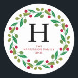 Sticker Rond Floral Christmas Wreath Family Nom monogramme<br><div class="desc">Floral Christmas Wreath Family Nom monogramme</div>