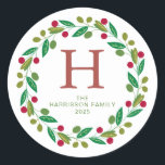 Sticker Rond Floral Christmas Wreath Family Nom monogramme<br><div class="desc">Floral Christmas Wreath Family Nom monogramme</div>