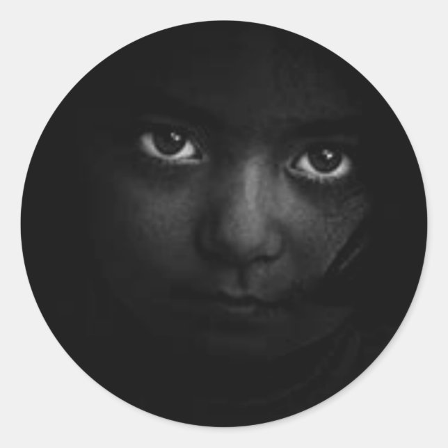 Sticker Rond Foncé, éffrayant, Beau visage et yeux (Devant)