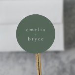 Sticker Rond Forêt EMELIA Bois Nature Sage Mariage vert<br><div class="desc">Ces autocollants de mariage vert sauge nature bois forêt sont parfaits pour un mariage de destination boisée. Le design vert sauge foncé présente une typographie rustique et simple avec une atmosphère de montagne boisée. Personnalisez le étiquette avec les noms du couple.</div>