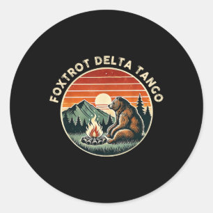 Sticker Rond Foxtrots Deltas Tangos Rétro Résister Bear Camping