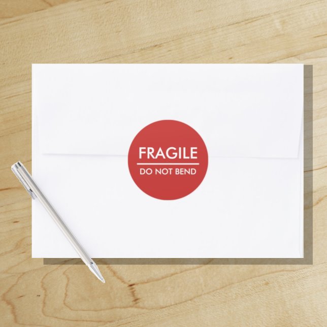 Sticker Rond Fragile / Ne pas plier Affranchissement rouge gras ("Everyday is abundantly beautiful." 
Sincerely Best Wishes from Lucky Design World)