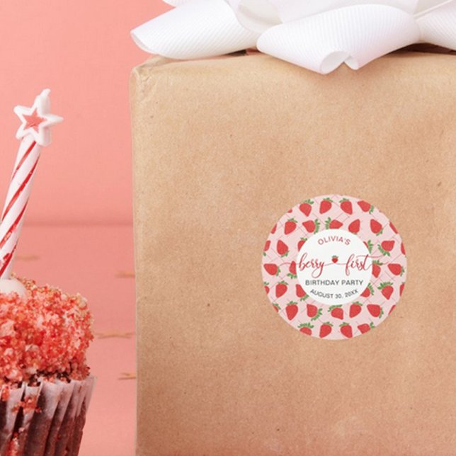 Sticker Rond Fraise 1er Anniversaire Fête Berry 1er (Strawberry 1st Birthday Party Berry First Classic Round Sticker)
