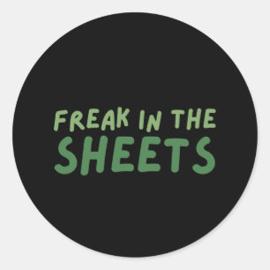 Sticker Rond Freak dans les feuilles classique collant rond