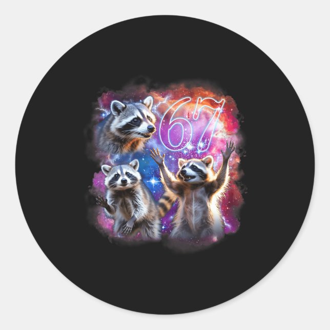 Sticker Rond Funny 67 Meme Racoon Howling At The Moon Six Seven (Devant)