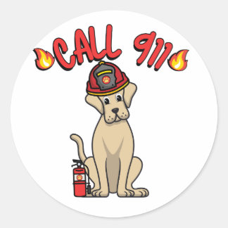 Sticker Rond Funny Big dog est un pompier
