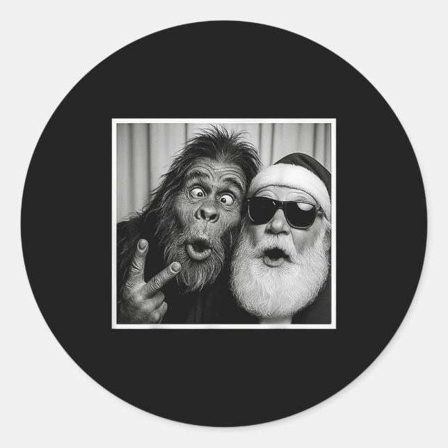 Sticker Rond Funny Bigfoot Photobooth With Santa Christmas Xmas (Devant)