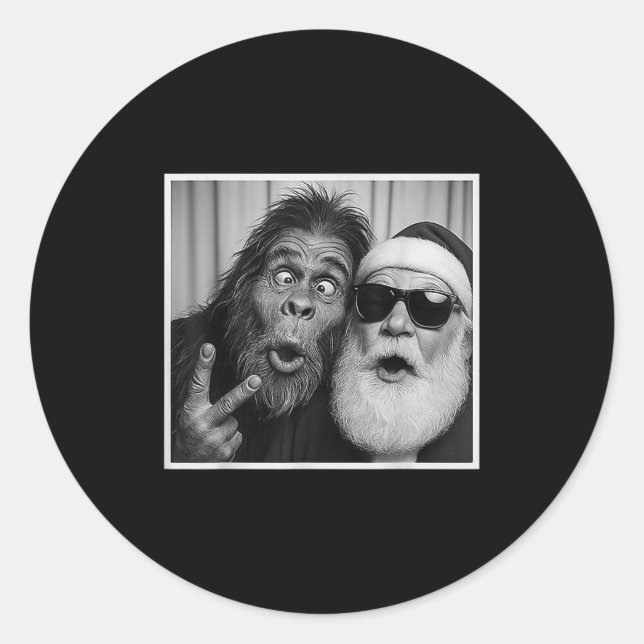 Sticker Rond Funny Bigfoot Photobooth With Santa Christmas Xmas (Devant)