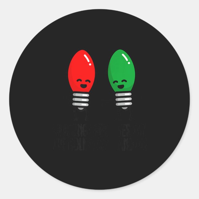 Sticker Rond Funny Christmas Lights Pun Working Over Holidays_  (Devant)
