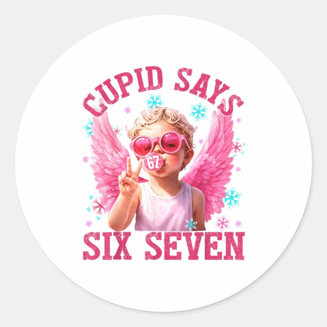 Sticker Rond Funny Cute Cud Says Six Seven Valentine's Day 67 M (Devant)