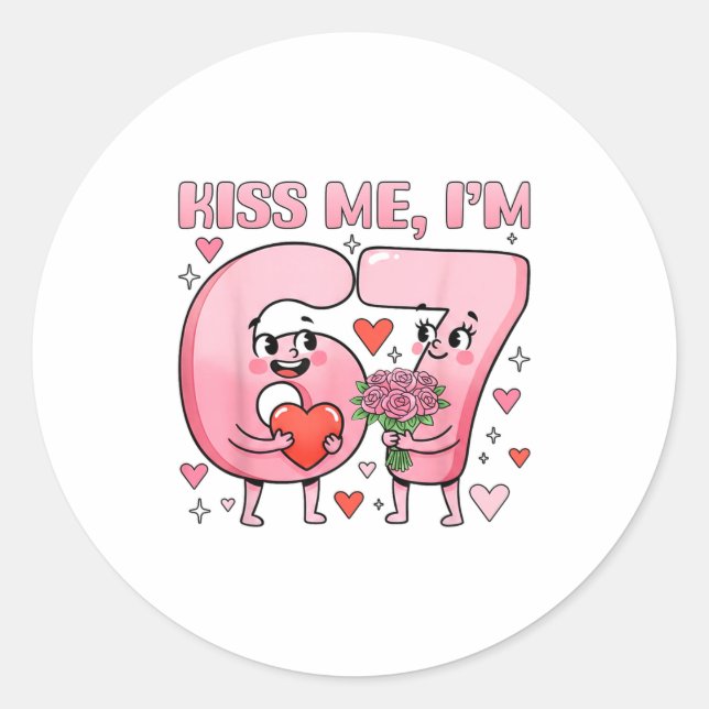 Sticker Rond Funny Kiss Me I'm 67 Cute Valentine's Day Couples  (Devant)