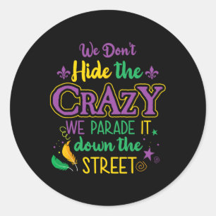 Sticker Rond Funny Mardi Gras On ne cache pas Crazy Parade Stre
