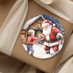 Sticker Rond Funny Père Noël Snowball combat nostalgique Noël<br><div class="desc">Un joli combat de boule de neige à l'ancienne entre un petit enfant et Père Noël lors d'une nuit d'hiver enneigée dans une ferme vintage rustique. Baguettes nostalgiques de Noël.</div>