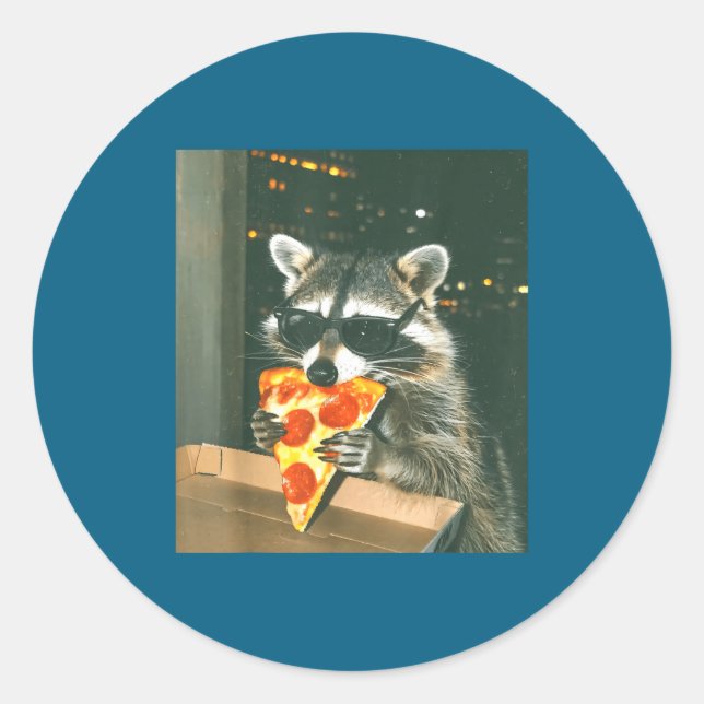 Sticker Rond Funny Raccoon Eating Zza Animal Meme Men Women Kid (Devant)