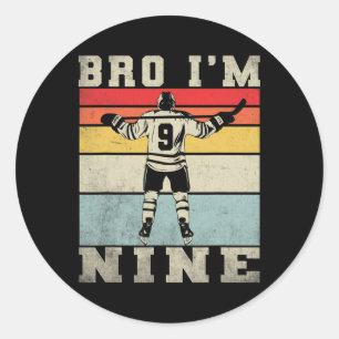 Sticker Rond Garçon de 9 ans pour anniversaire de hockey sur gl