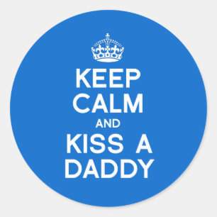 STICKER ROND GARDEZ VOTRE CALME ET EMBRASSEZ UN PAPA