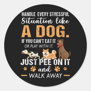 Sticker Rond Gérer Chaque Situation Stressante Comme Un Chien J