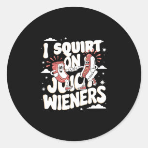 Sticker Rond Giclée sur les saucisses juteuses humour de mème s