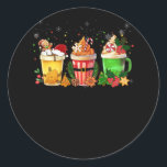 Sticker Rond Gingerbread Cookie Christmas Coffee Cups Latte Dri<br><div class="desc">Qu'il s'agisse de café Citrouille, de bougies Citrouilles, de thé Citrouille, d'huiles ou de costumes. C'est le moyen d'apporter dans la saison automnale, Halloween et temps froid! Donne-moi TOUTE L'Épice Citrouille ! Êtes-vous une Reine d'épices, Princesse ou Roi. ce cadeau Citrouille de gourmandise d'automne pour les amateurs de café sera...</div>