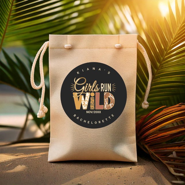 Sticker Rond Girls Run Wild Safari Bachelorette ID1148 (Créateur téléchargé)