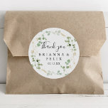 Sticker Rond Gold Confetti Eucalyptus Merci mariage Faveur<br><div class="desc">Ce confetti d'or eucalyptus merci mariage faveur classique collant rond est parfait pour un mariage rustique. Le design comprend un feuillage vert d'eucalyptus aquarelle avec des confettis d'or. Faites de l'autocollant votre propre étiquette en incluant vos noms, l'événement (s'il y a lieu) et la date. Ces autocollants peuvent compléter une...</div>