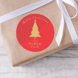Sticker Rond Gold et Red Christmas personnalisés<br><div class="desc">Arrière - plan rouge avec un motif d'arbre doré avec texte personnalisé que vous pouvez facilement changer vous-même.</div>