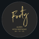 Sticker Rond Gold Lettering 40th Birthday Favor Merci<br><div class="desc">Cette simple vignette de remerciement personnalisée ajoutera des détails élégants à votre journée spéciale. Ce design est doté d'un script doré moderne en lettres "Quarante" avec du texte personnalisé. Des invitations à 40e anniversaire et des fournitures de fête sont disponibles dans ma boutique BaraBomDesign.</div>