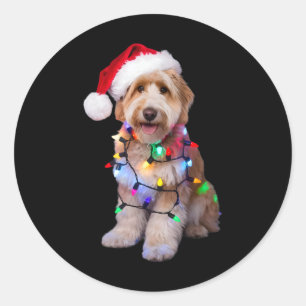 Sticker Rond Golden Doodle au chapeau de Père Noël enveloppé da