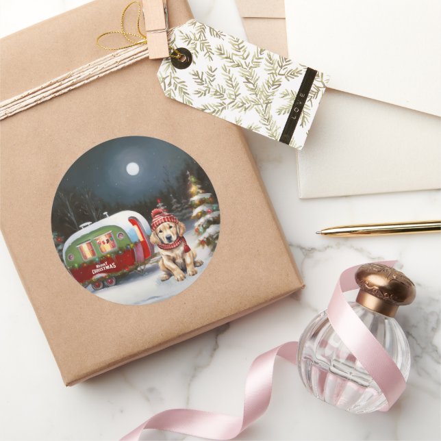 Sticker Rond Golden Retriever Caravan Christmas Adventure (Cadeaux)