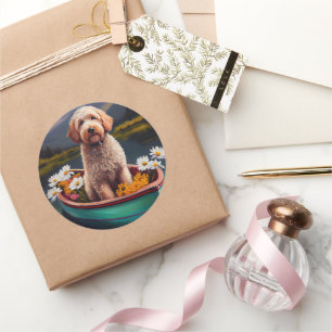 Sticker Rond Goldendoodle sur une pagaie : Une aventure pittore