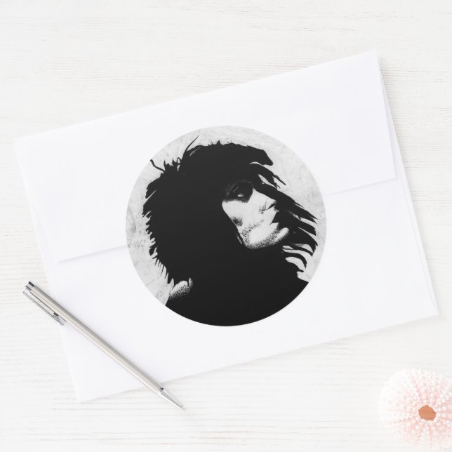 Sticker Rond Goth Goddess Woman Portrait Iconique Mode Art (Enveloppe)