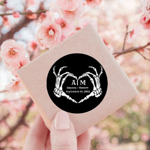 Sticker Rond Gothic Halloween Skull Hand Heart Black Wedding
