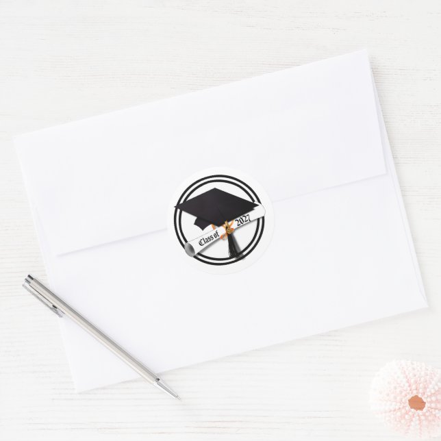 Sticker Rond Grad Cap Diploma Class of 2027 Graduation (Enveloppe)