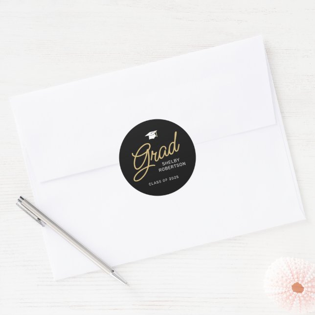 Sticker Rond Grad Moderne Script noir et or Graduation (Enveloppe)