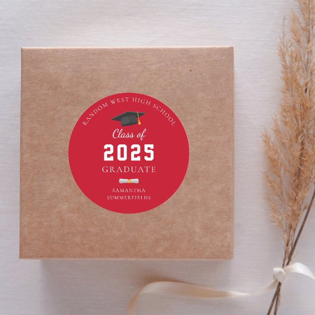 Sticker Rond Graduate 2025 Red Personnalisé Graduation Party (Graduation 2025 Red and White Round Sticker)