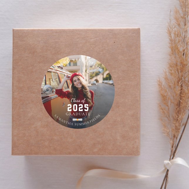 Sticker Rond Graduate 2025 Red Photo Graduation Party (Graduation 2025 Photo Red and White Round Sticker)